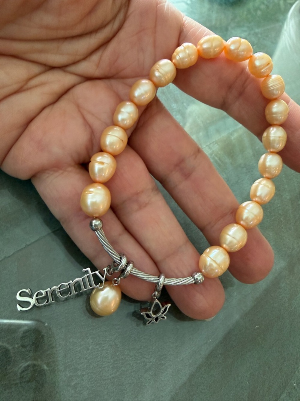 honora PEARL BRACELET, STRETCHY, WITH A HANGING charm “serenity”